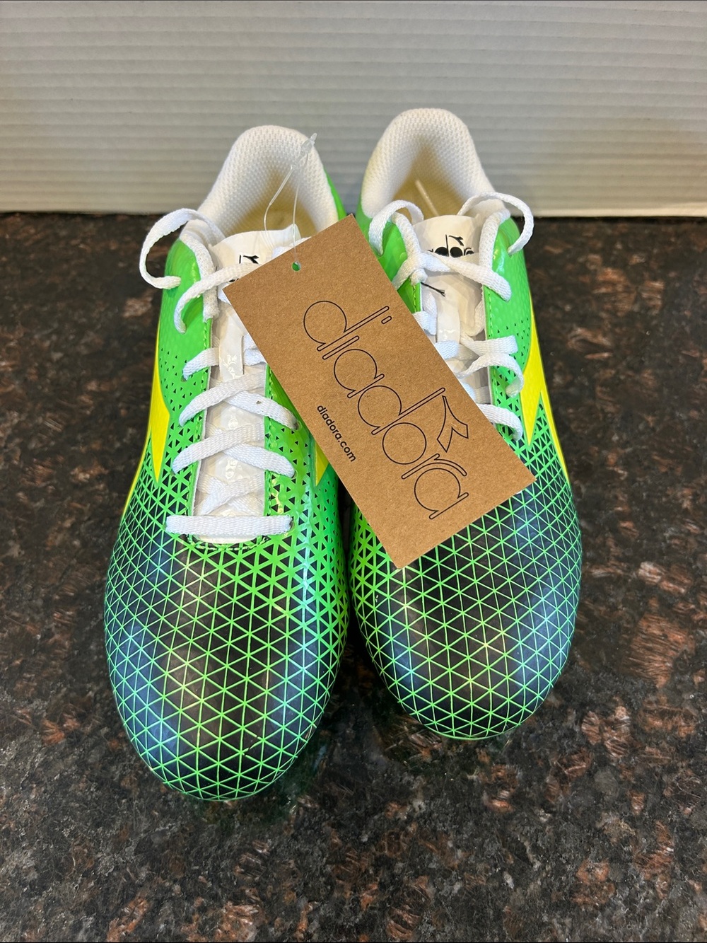New Diadora Green & Yellow Kids Soccer Cleats size 5.5 - Picture 2 of 6